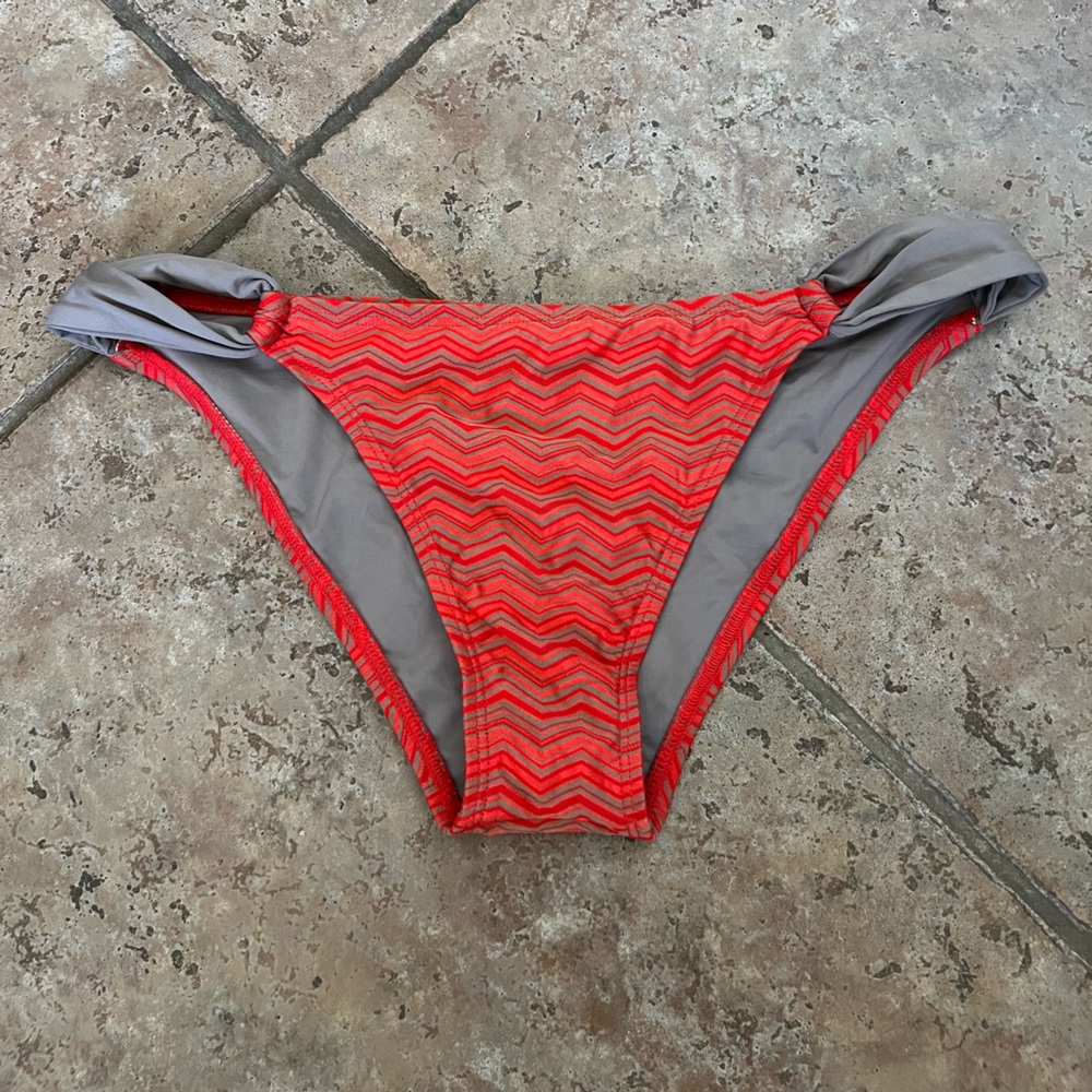 L space bikini bottom, size L. NWT